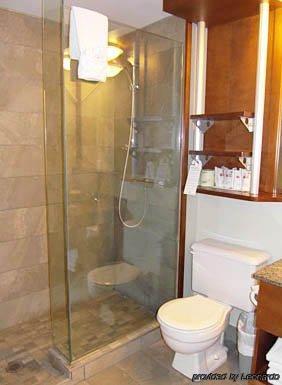 & Le Dauphin Hotel Quebec City